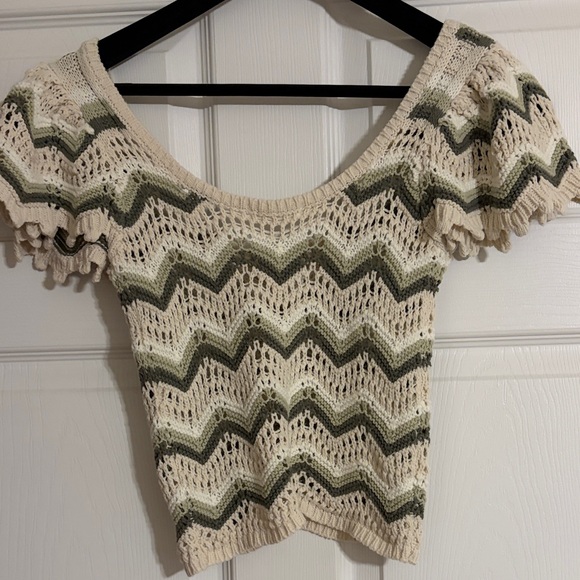 Blu Pepper Cream and Olive Chevron Crochet Crop Top - Picture 4 of 9